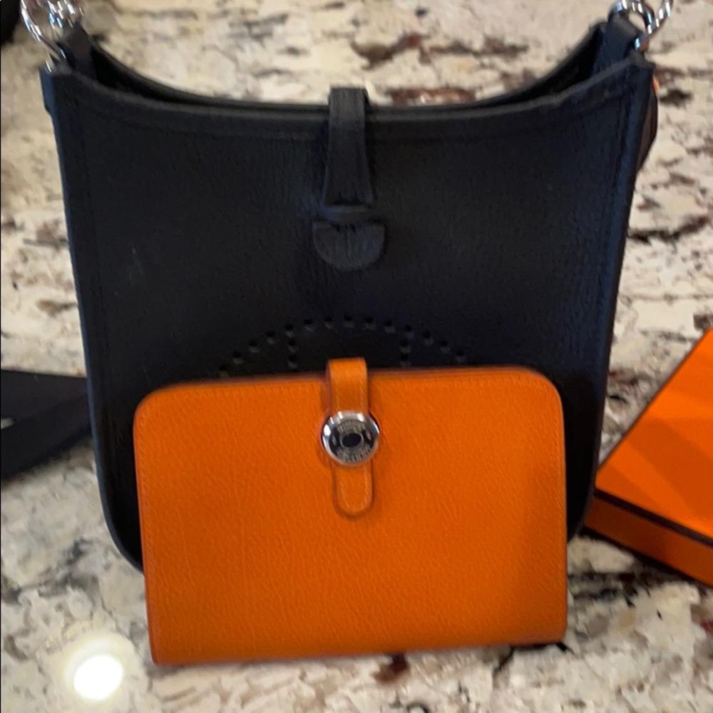 Authentic Hermès Dogon compact/mini wallet. In EUC